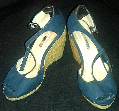 Sandalias azules de tacón alto Nº 35.