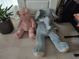 Dos peluches grandes