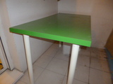 Regalo mesa de color verde y patas de color blanco ENTREGADO A leo84