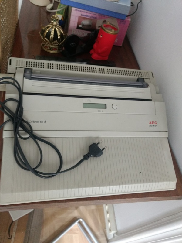 Maquina de escribir eléctrica Olympia