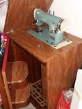 Máquina de coser con mueble