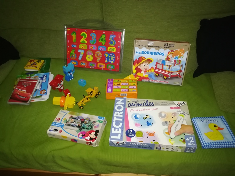 Lote juguetes y libros niños sobre 2años