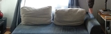 Regalo dos sofás dos plazas cómodas con capacidad de almacenaje
