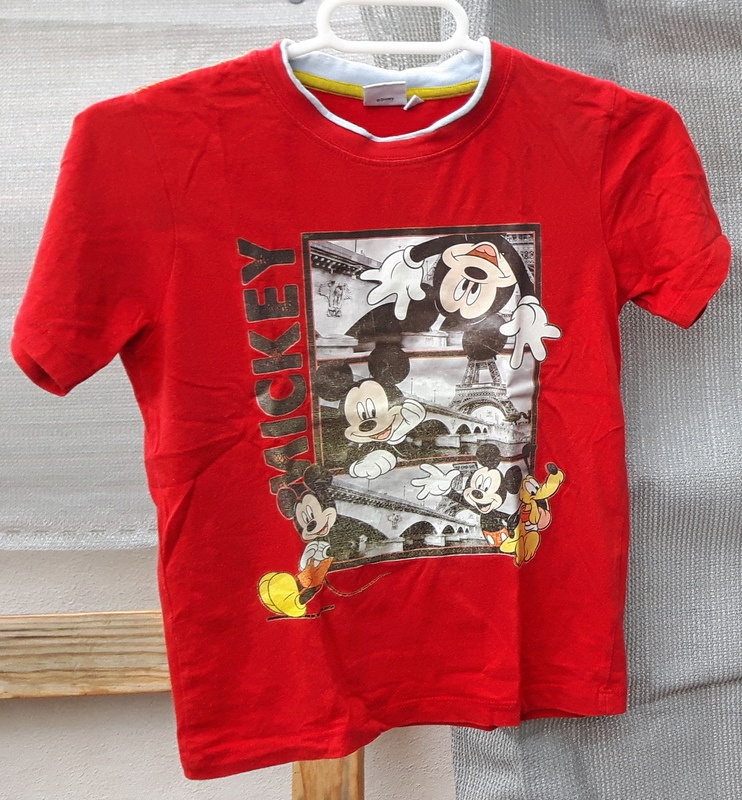 12. CAMISETA ROJA CON DISEÑO MICKEY PARA PEQUES