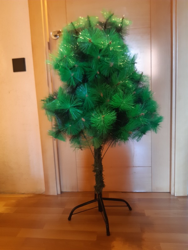 Regalo 1 árbol   de navidad, figuras, centro de mesa y decoración de navidad.
