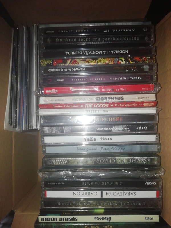 Regalo caja de CDs variados