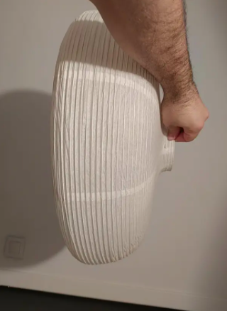 Dos lámparas de techo fabricadas en papel 