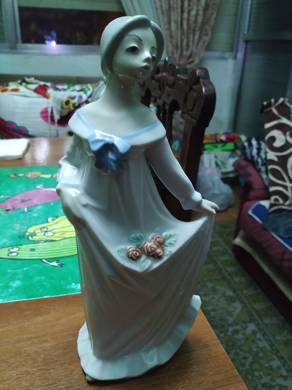 Figura dama porcelana