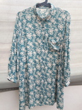 71. Camisa azul flores