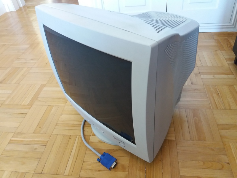 Ofrezco Monitor CRT 17"