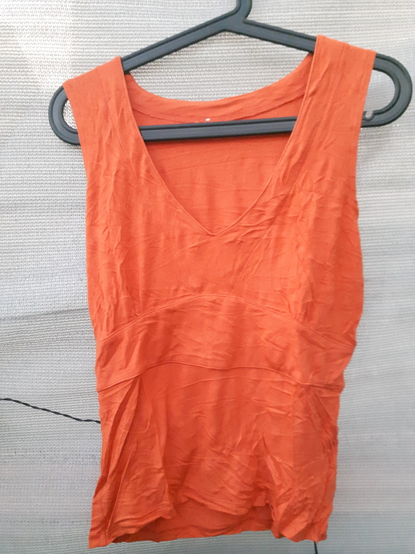 81. CAMISETA SIN MANGAS NARANJA