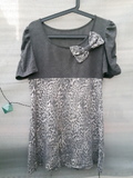 84. CAMISETA LARGA LAZO GRIS