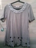 85. CAMISETA GRIS CON LENTEJUELAS