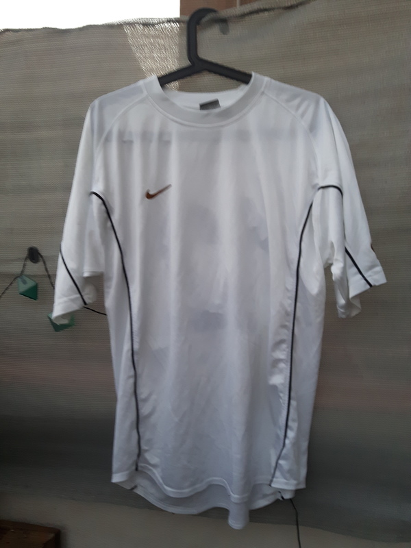 93. CAMISETA NIKE BLANCA