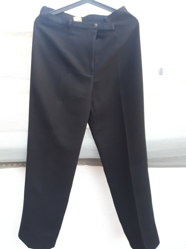 117. PANTALÓN NEGRO