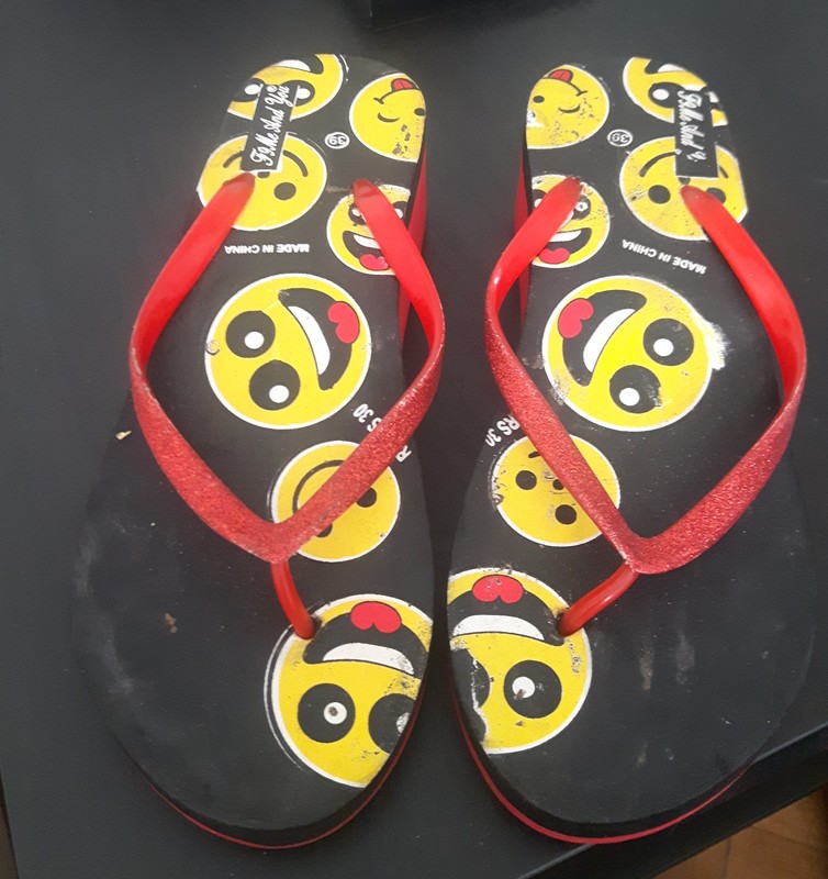 145. CHANCLAS CON EMOTICONOS