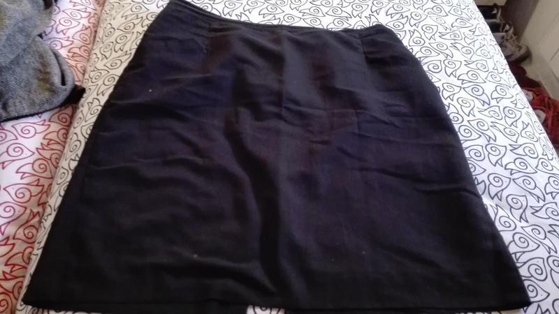 Falda negra bolsillos Talla 56 (claudia25)