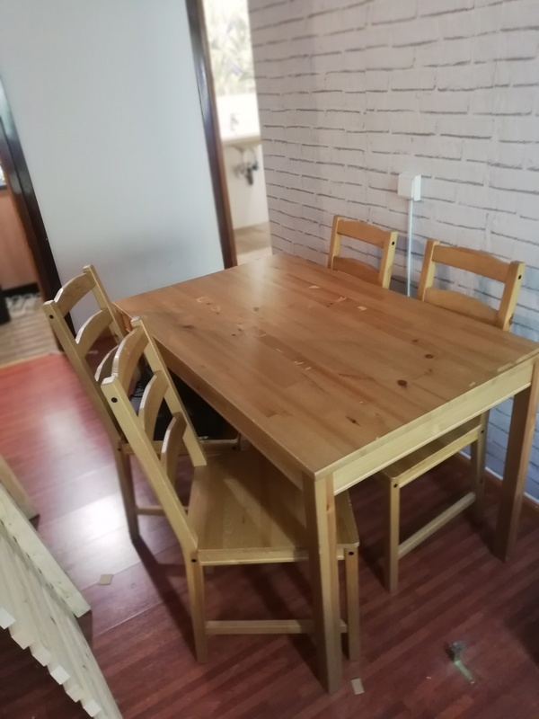 Mesa madera + 4 sillas de Ikea