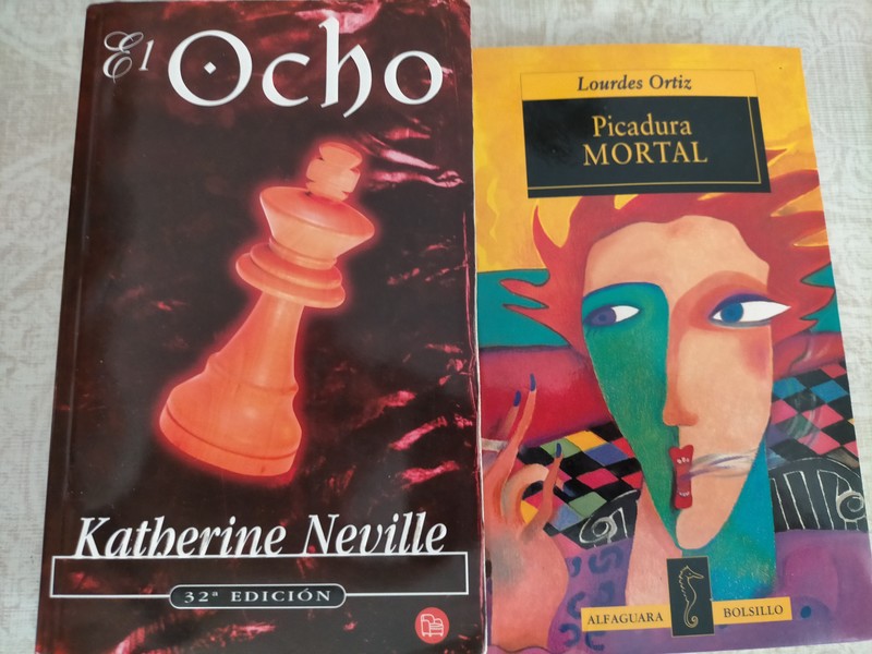 Dos libros del bolsillo