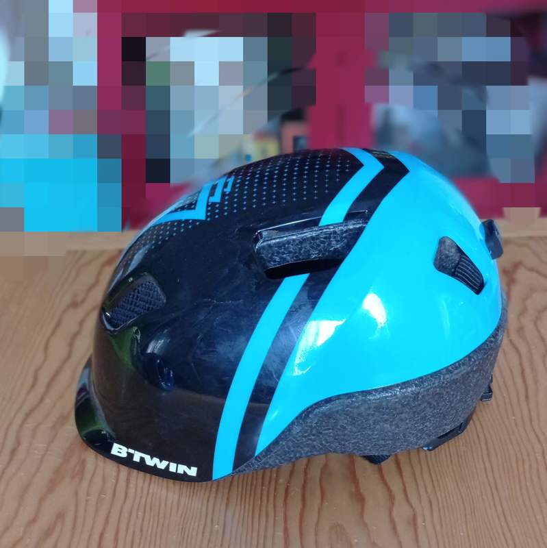 CASCO DE BICI INFANTIL. AZULY NEGRO