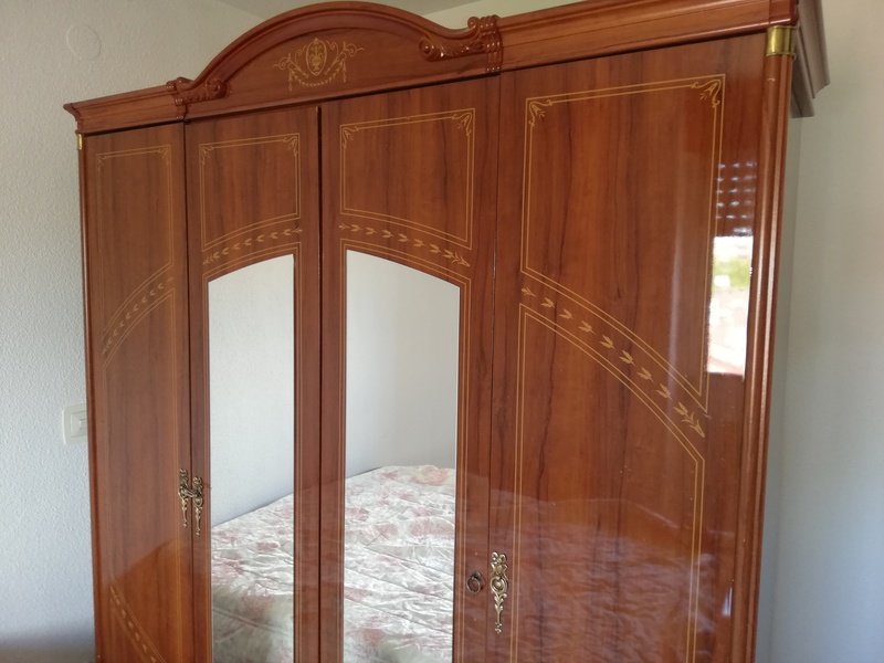 Se regalan muebles son antiguos pero están muy bien conservados. 