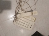 Dos teléfonos fijos sencillos