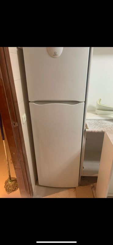 Nevera Indesit 165 cm de altura