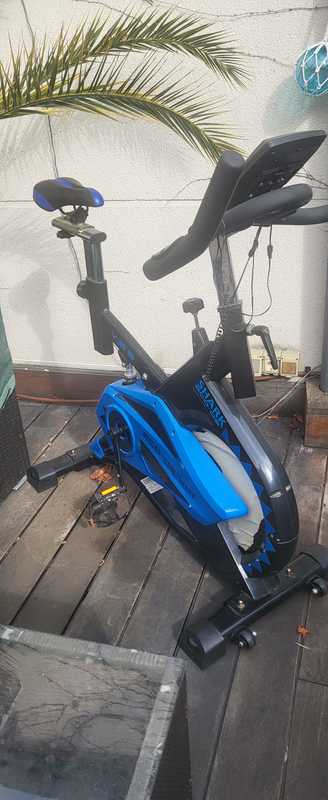 Regalo Bicicleta de Spinning. Completamente Regulable ECODE 