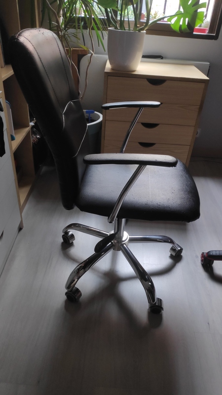 Silla de oficina con ruedas