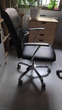 Silla de oficina con ruedas