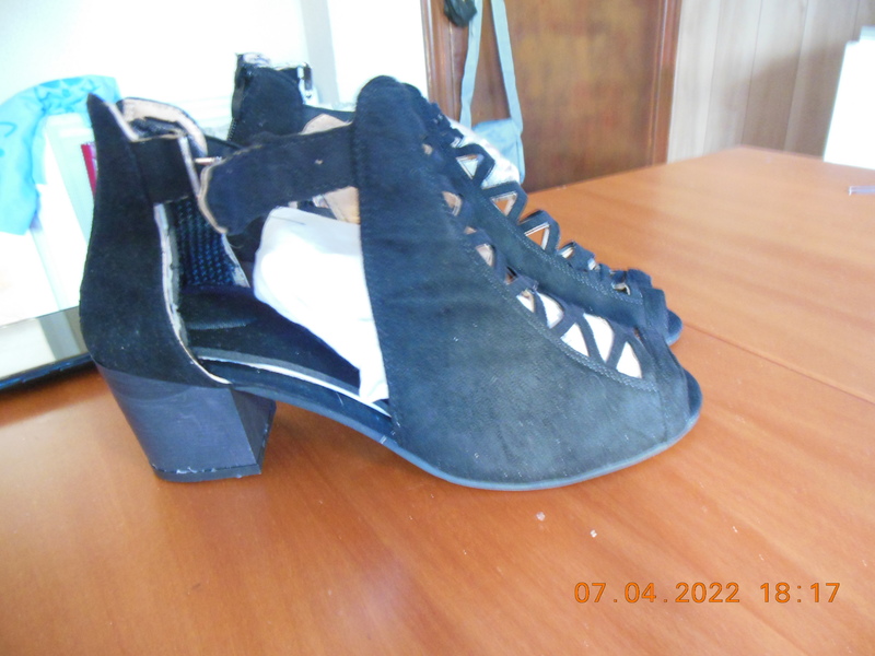 SANDALIAS  NEGRAS TALLA 42 