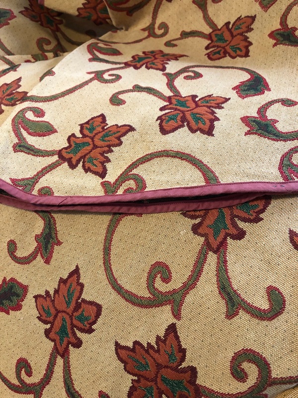 Regalo colcha o cubierta para sofá con fundas cojines y mantel mesa camilla