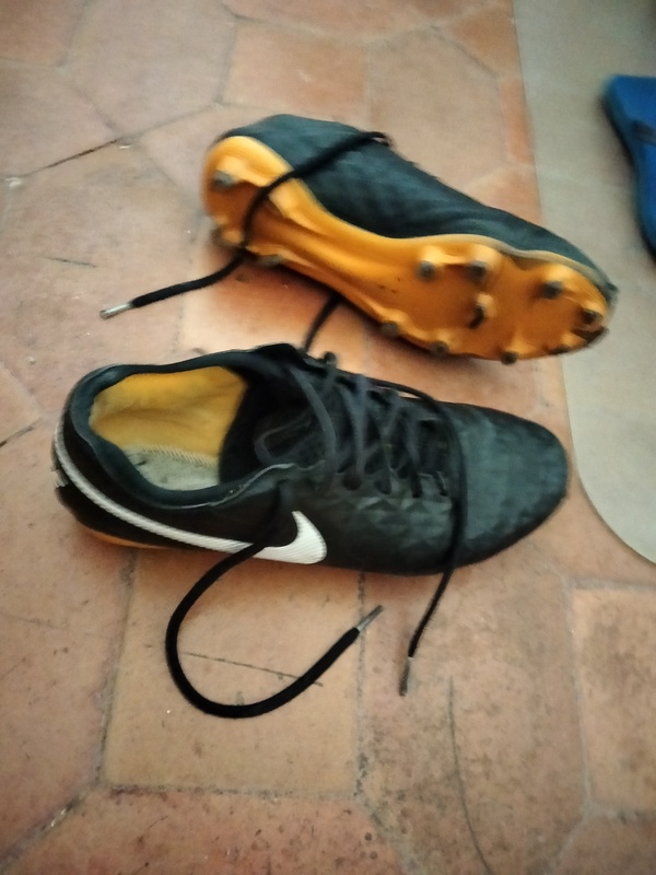 Zapatos Nike para jugar al fútbol . Talla 42 