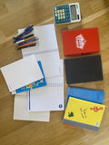 Material de oficina / escolar: cuadernos, bolígrafos, calculadora...