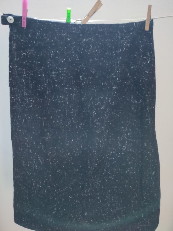 Falda negra con puntitos blancos. Talla 42/44(Molinae)