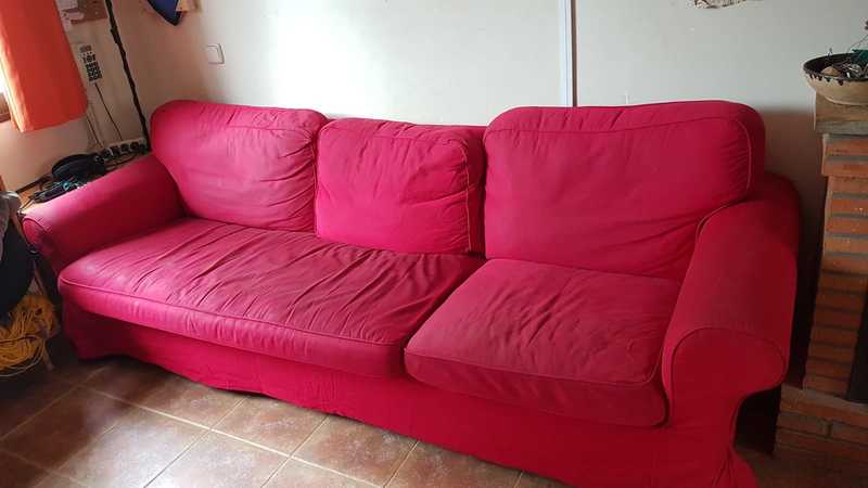 Funda roja de sofá ikea