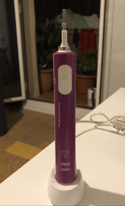 cepillo dental prácticamente sin uso