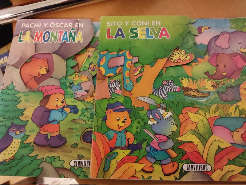 Dos libros infantiles "La montaña y la selva"(recicleo)