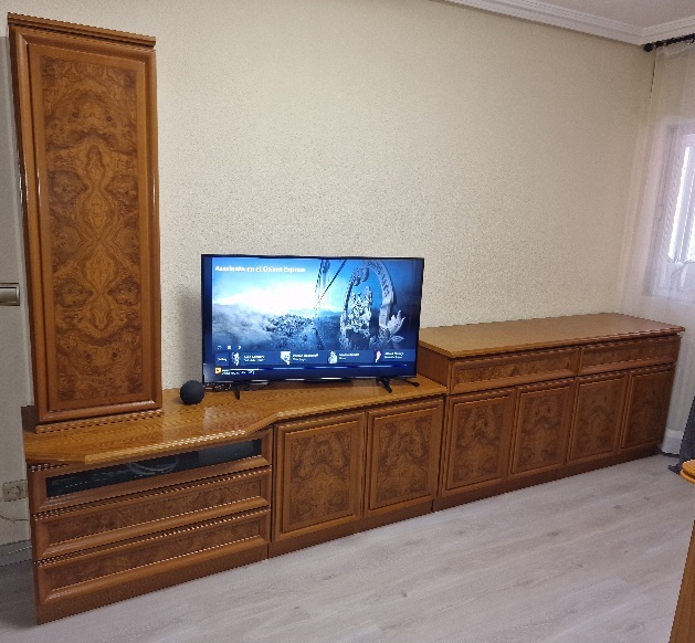 Aparador a dos alturas (sin el televisor) gran capacidad.