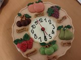 Reloj con adornos frutales(Molinae)