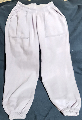 Pantalon deportivo grueso talla M. para un metro 55 de estatura