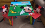 Mesa de Mickey Mouse con sillitas