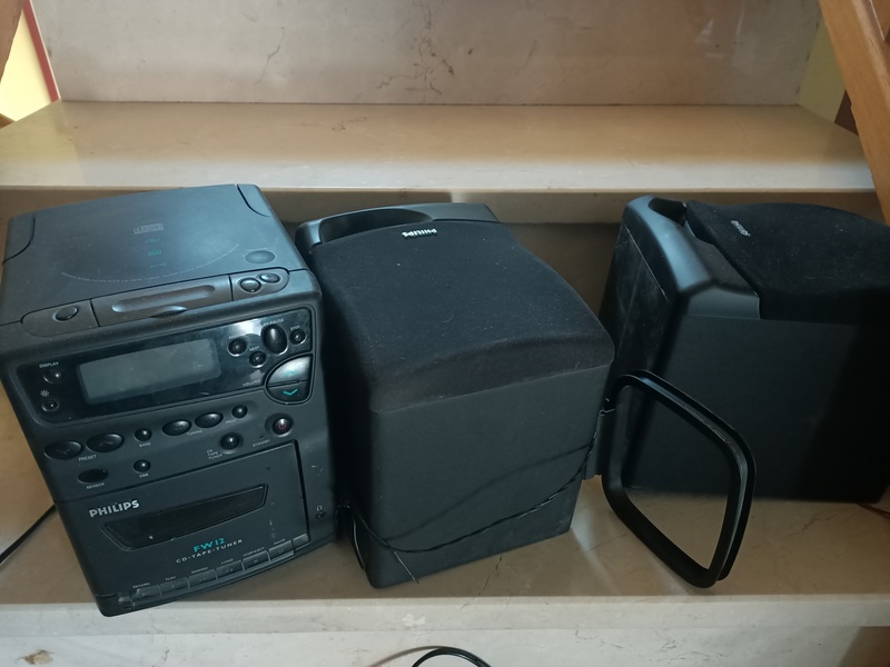 Regalo mini-cadena. SÓLO FUNCIONA LA RADIO 