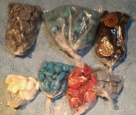 Lote de botones originales de colores.