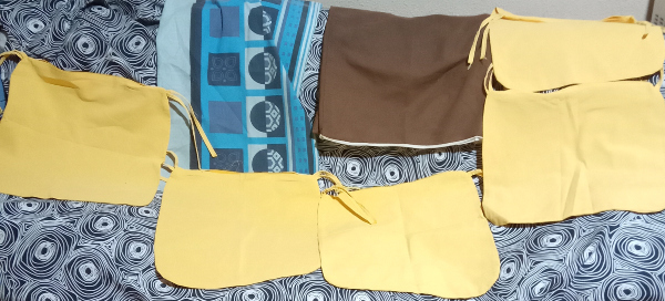 Lote 2 fundas de almohada y 5 fundas de respaldo de sillas.