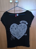 Camiseta negra corazón 