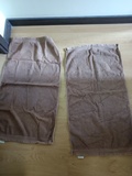 Dos toallas de manos marrones
