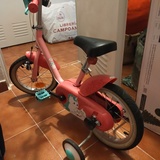 Bicicleta niña con ruedines 