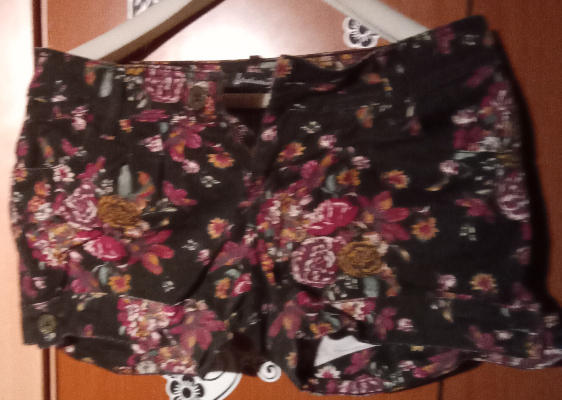 Pantalón cortito de mujer talla L