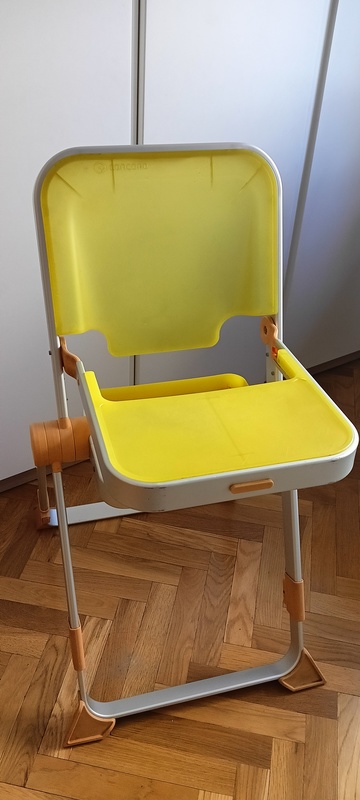 Regalo trona plegable bebé. Metro Tetuán
